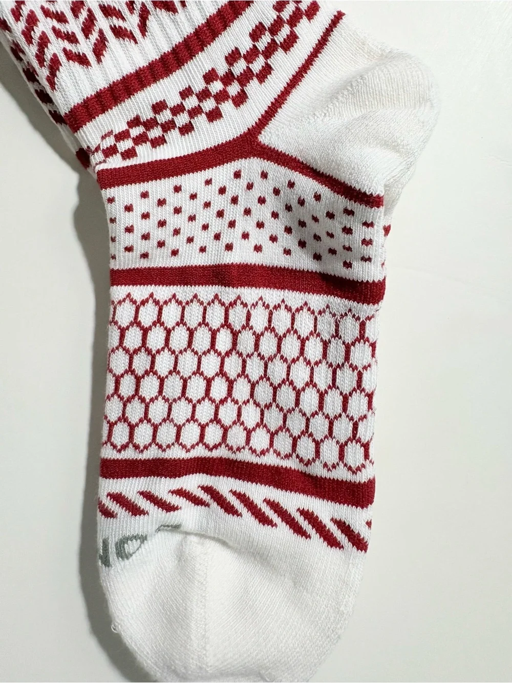 Bombas 10 Pack White Crew Socks with Red Geometric Pattern